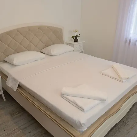 Brothers Szálloda Çeşme