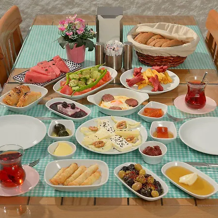 Brothers מלון Çeşme