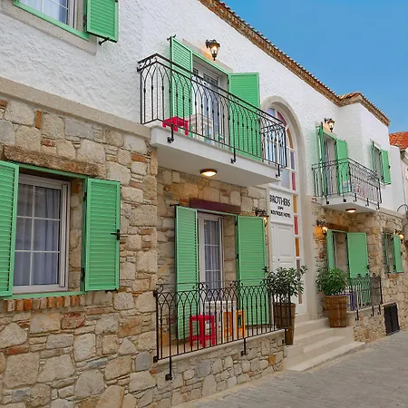 Brothers מלון Çeşme