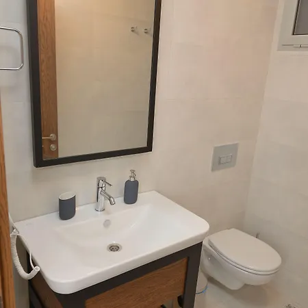 Brothers מלון 3*